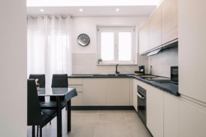 Daisy Apartment - Luxury Cozy Apartment with Balcony - Molfetta Molfetta